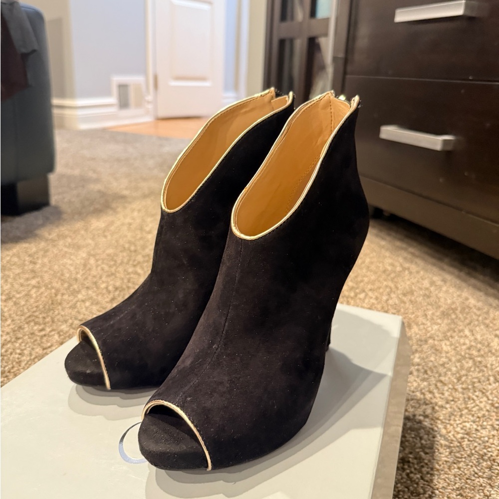 Jessica Simpson black suede heels
